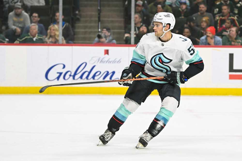 The Seattle Kraken are sabotaging Shane Wright 43 dhj20221103 nhl min vs sea 14
