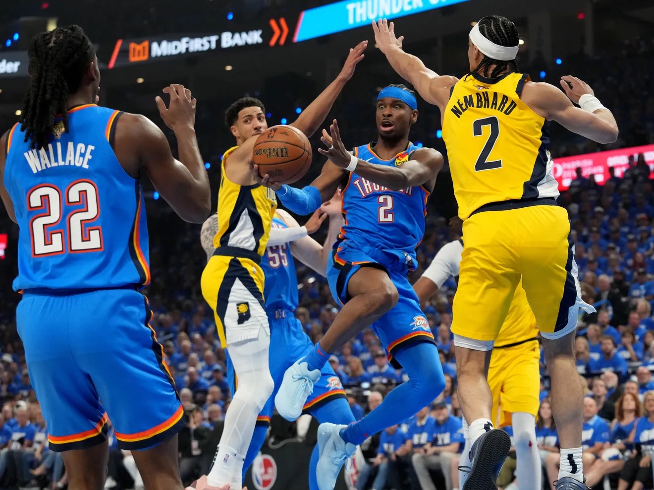 Thunder respond in dominant fashion: Gilgeous-Alexander shines in Game 2 42 Oklahoma City Thunder guard Shai Gilgeous-Alexander passes to guard Cason Wallace