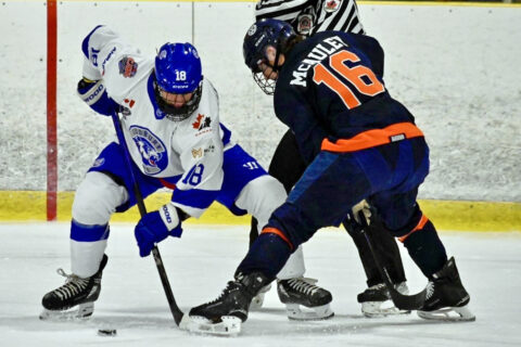Callum McAuley (Soo Thunderbirds) takes a face-off against Lucas Antonioni